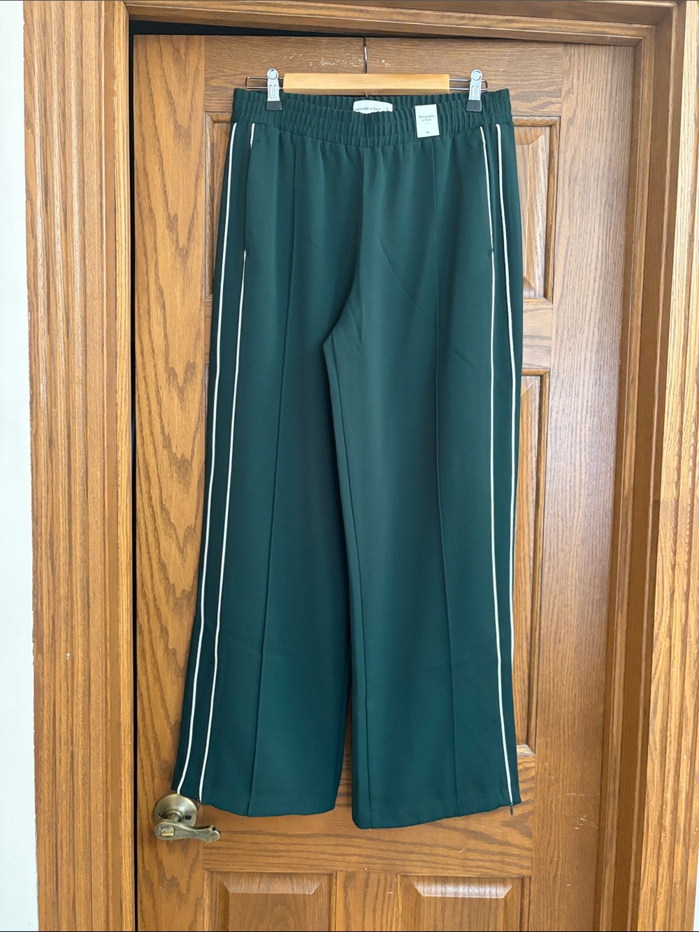 Abercrombie & Fitch Green Wide-Leg Track Pants with White Side Stripes Small